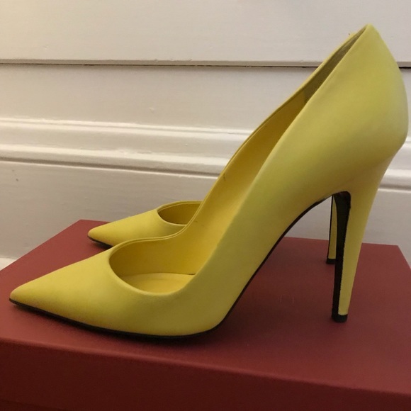 yellow leather pumps